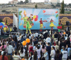 Hebron YDRC Organizes Fozi Mozi and Tutti Show Amid Attendance by Hundreds of Children and Families