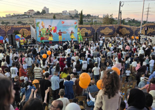 Hebron YDRC Organizes Fozi Mozi and Tutti Show Amid Attendance by Hundreds of Children and Families