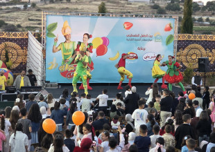 Hebron YDRC Organizes Fozi Mozi and Tutti Show Amid Attendance by Hundreds of Children and Families