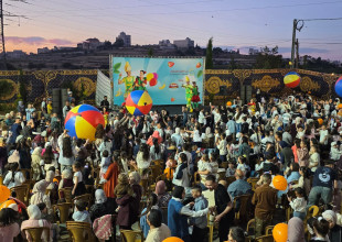 Hebron YDRC Organizes Fozi Mozi and Tutti Show Amid Attendance by Hundreds of Children and Families