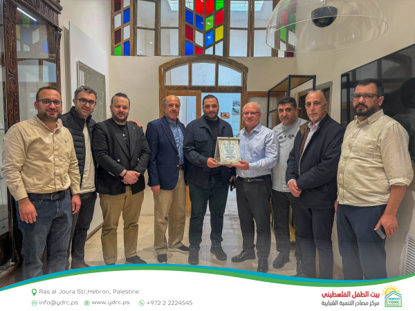 Hebron YDRC Visits Hebron Rehabilitation Committee to Strengthen Cooperation Frameworks